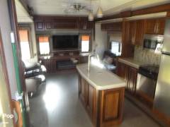 2018 Keystone Avalanche 300RE, $ 38,000