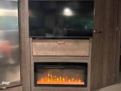 2022 Winnebago Adventurer 35F, $ 129,000