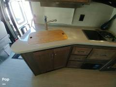 2022 Winnebago Adventurer 35F, $ 129,000