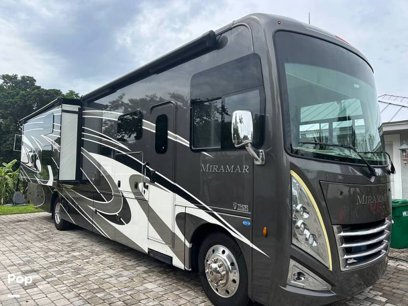 2022 Thor Motor Coach Miramar 37.1, $ 122,000