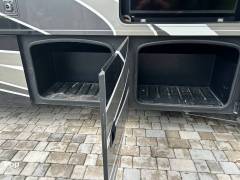 2022 Thor Motor Coach Miramar 37.1, $ 122,000