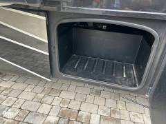 2022 Thor Motor Coach Miramar 37.1, $ 122,000