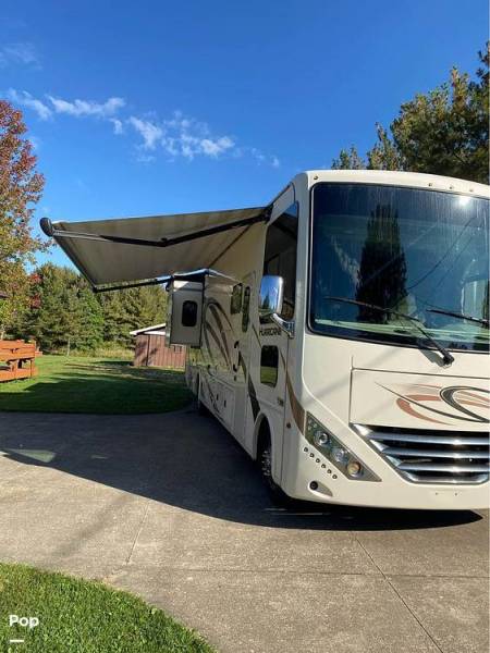 2019 Thor Motor Coach Hurricane 35M, $ 94,000