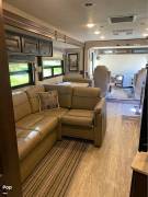 2019 Thor Motor Coach Hurricane 35M, $ 94,000