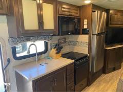 2019 Thor Motor Coach Hurricane 35M, $ 94,000