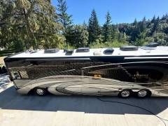 2022 Thor Motor Coach Venetian B42, $ 285,000