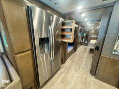 2022 Thor Motor Coach Venetian B42, $ 285,000