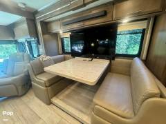 2022 Thor Motor Coach Venetian B42, $ 285,000