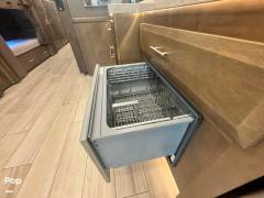 2022 Thor Motor Coach Venetian B42, $ 285,000