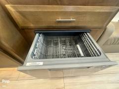 2022 Thor Motor Coach Venetian B42, $ 285,000