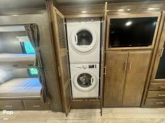 2022 Thor Motor Coach Venetian B42, $ 285,000