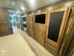 2022 Thor Motor Coach Venetian B42, $ 285,000