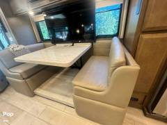 2022 Thor Motor Coach Venetian B42, $ 285,000