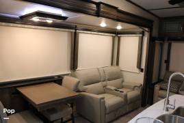 2020 Keystone Montana 3121RL, $ 33,000