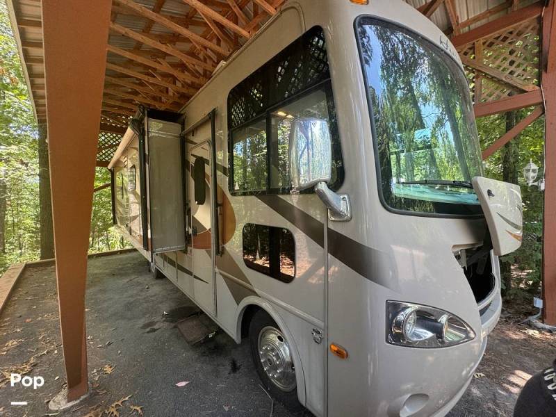 2015 Thor Motor Coach Hurricane 27K, $ 40,000