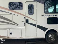 2019 Thor Motor Coach Hurricane 35M, $ 50,000