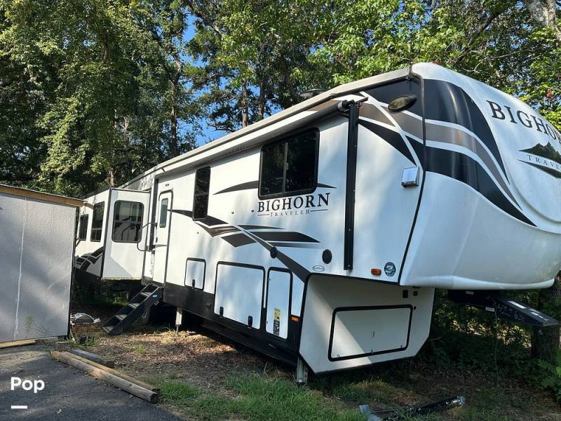 2020 Heartland Bighorn 39MB, $ 28,000