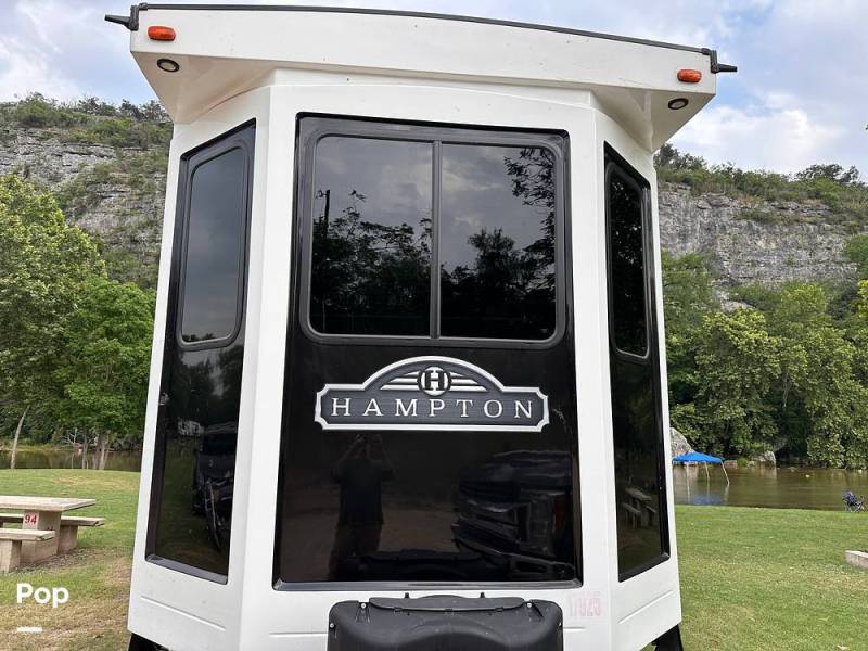 2022 CrossRoads Hampton 374BAR, $ 59,000