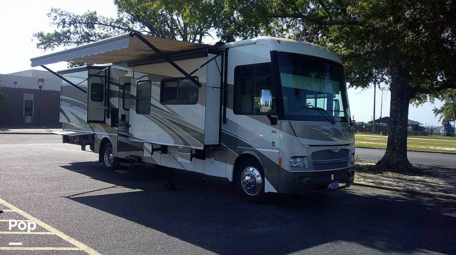 2013 Winnebago Adventurer 37F, $ 67,000