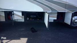 2013 Winnebago Adventurer 37F, $ 67,000