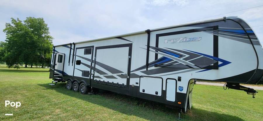 2021 Keystone Fuzion 424 Toy Hauler, $ 70,999