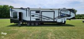 2021 Keystone Fuzion 424 Toy Hauler, $ 70,999