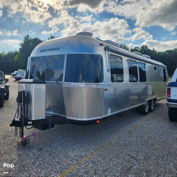 2018 Airstream Classic 30RB - Twin, $ 95,000