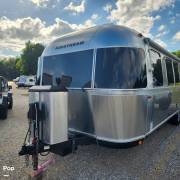 2018 Airstream Classic 30RB - Twin, $ 95,000