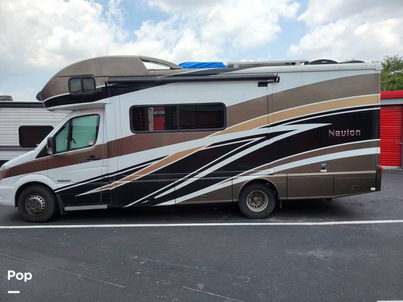 2017 Winnebago Navion 24J, $ 65,900