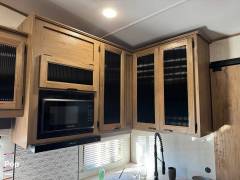 2024 Cherokee Arctic Wolf 287BH, $ 46,000