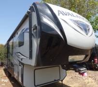 2019 Keystone Avalanche 365MB, $ 52,000