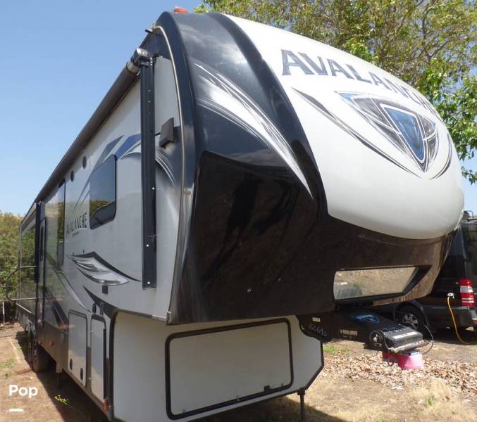 2019 Keystone Avalanche 365MB, $ 52,000