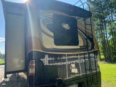 2017 Thor Motor Coach Challenger 37YT, $ 67,000