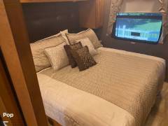 2017 Thor Motor Coach Challenger 37YT, $ 67,000