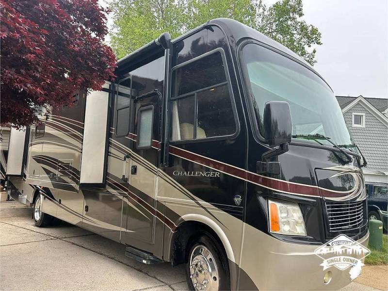 2013 Thor Motor Coach Challenger 37DT, $ 59,500