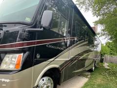2013 Thor Motor Coach Challenger 37DT, $ 59,500