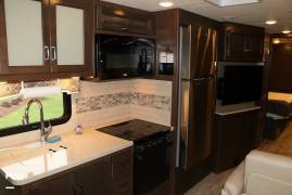 2020 Thor Motor Coach Hurricane 35M, $ 100,900
