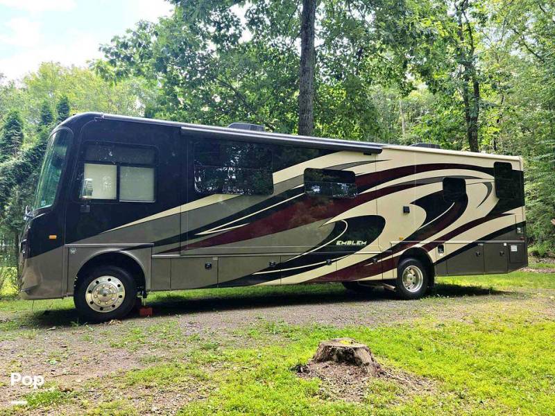 2019 Entegra Coach Emblem 36U, $ 97,000