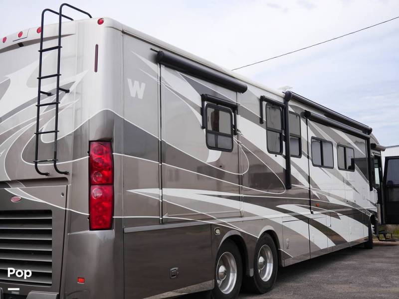 2013 Winnebago Tour 42GD, $ 177,000
