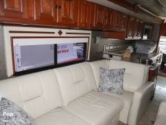 2013 Winnebago Tour 42GD, $ 177,000