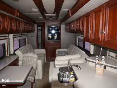 2013 Winnebago Tour 42GD, $ 177,000