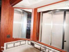 2013 Winnebago Tour 42GD, $ 177,000