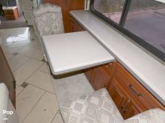2013 Winnebago Tour 42GD, $ 177,000