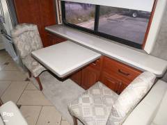 2013 Winnebago Tour 42GD, $ 177,000