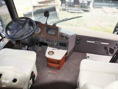 2013 Winnebago Tour 42GD, $ 177,000