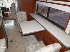 2013 Winnebago Tour 42GD, $ 177,000