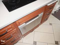 2013 Winnebago Tour 42GD, $ 177,000