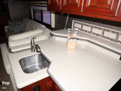 2013 Winnebago Tour 42GD, $ 177,000
