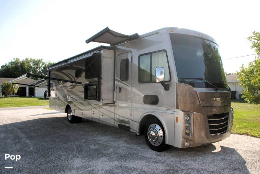 2017 Winnebago Sunova 36Z, $ 81,900