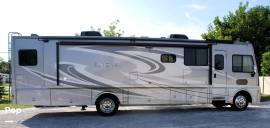 2017 Winnebago Sunova 36Z, $ 81,900